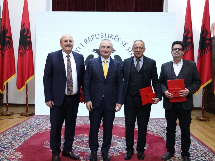 Presidenti i Republikës së Shqipërisë dekoron tre ikona të futbollit