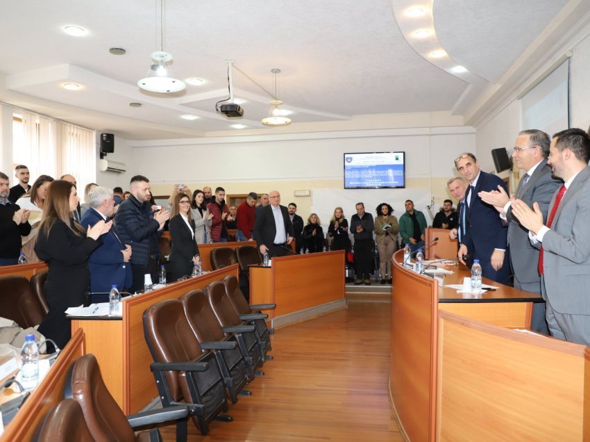 Vesa Broja zgjedhet kryesuese e kuvendit komunal në Mitrovicë