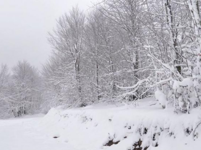Bora gati 1 metër në Malësinë e Tetovës, temperaturat -6 gradë