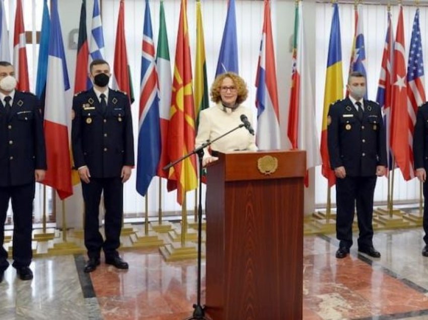 Zgjedhjen oficerët e parë të Maqedonisë që do të punojnë në strukturën komanduese të NATO-s