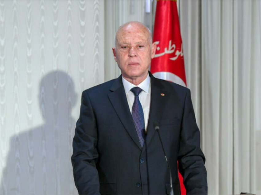 Presidenti tunizian shpall referendumin kushtetues dhe cakton datën e re të zgjedhjeve