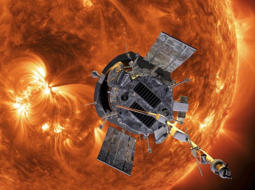 Anija kozmike e NASA-s e “prek” Diellin për herë të parë, zhytet në atmosferën e tij
