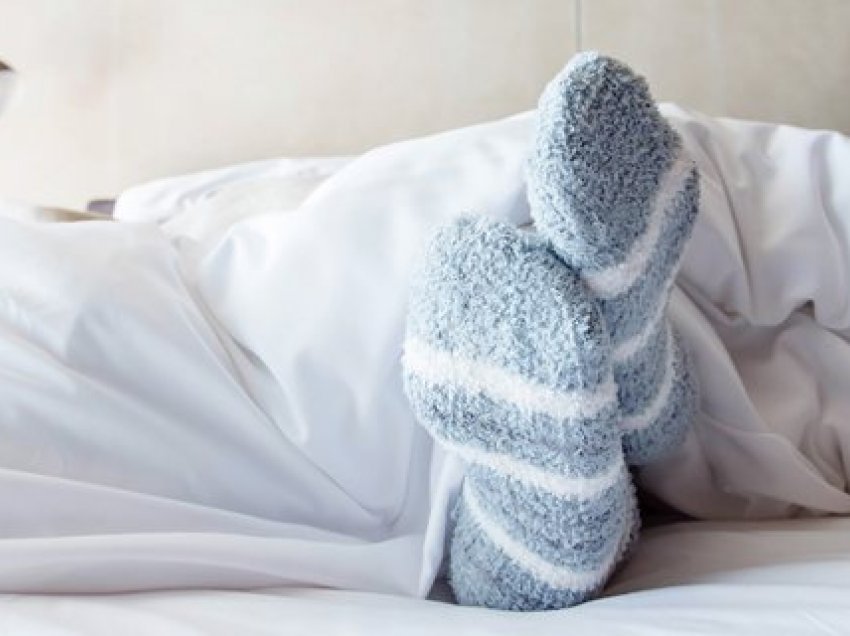 Si të bësh gjumë të qetë në netët e ftohta, disa truke të thjeshta