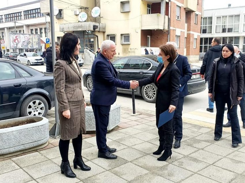 Gërvalla viziton Kosovën Lindore, takon kryetarin e Bujanocit
