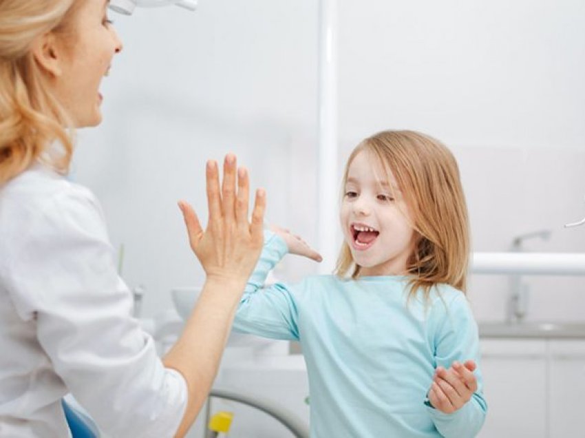 Në këtë mënyrë, fëmija nuk do të ketë frikë nga dentisti