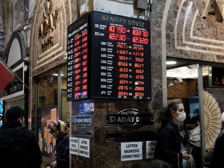 Lira bie në nivelin më të ulët, Banka Qendrore e Turqisë zbret normën e interesit në 14 për qind