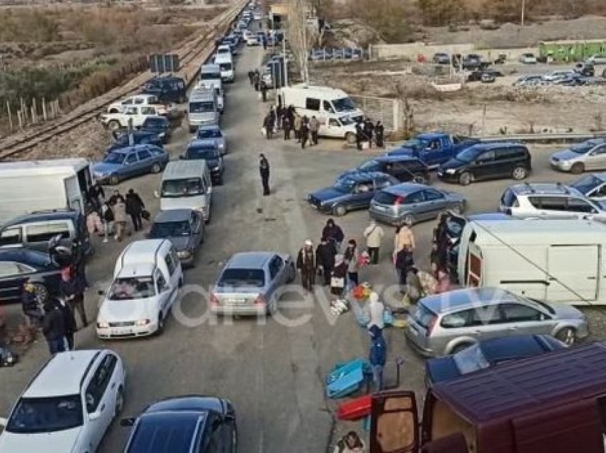 Dyndje drejt tregut, kaos me trafikun në akset kombëtare Lezhë-Milot dhe Milot-Laç