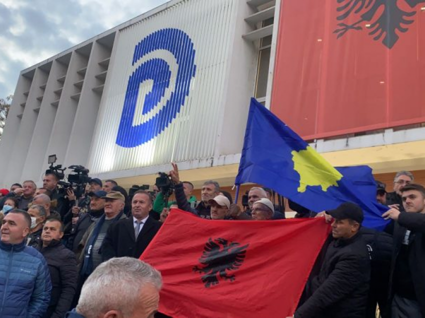 Harxhi mesazh Ramës dhe Vuçiç: Kosova është Jeruzalemi ynë, Meka jonë!