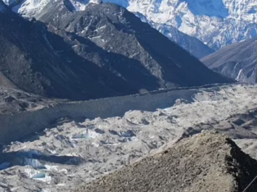 “Akullnajat në Himalaje po shkrijnë me ritme jashtëzakonisht të shpejta, miliona njerëz mund të vuajnë për ujë”