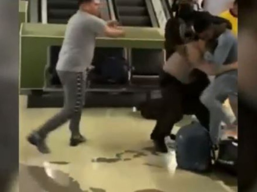 Dy udhëtarë përleshen me policinë në një aeroport në Miami