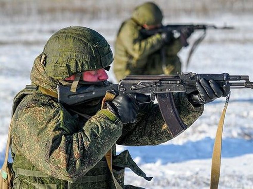Mbi 10 mijë ushtarë rusë largohen nga kufiri me Ukrainën