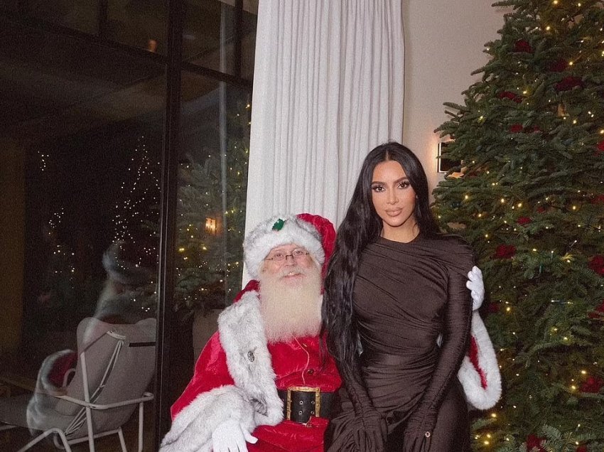 Habit fotosesioni i Kim Kardashian për festa, ja me kënd shfaqet