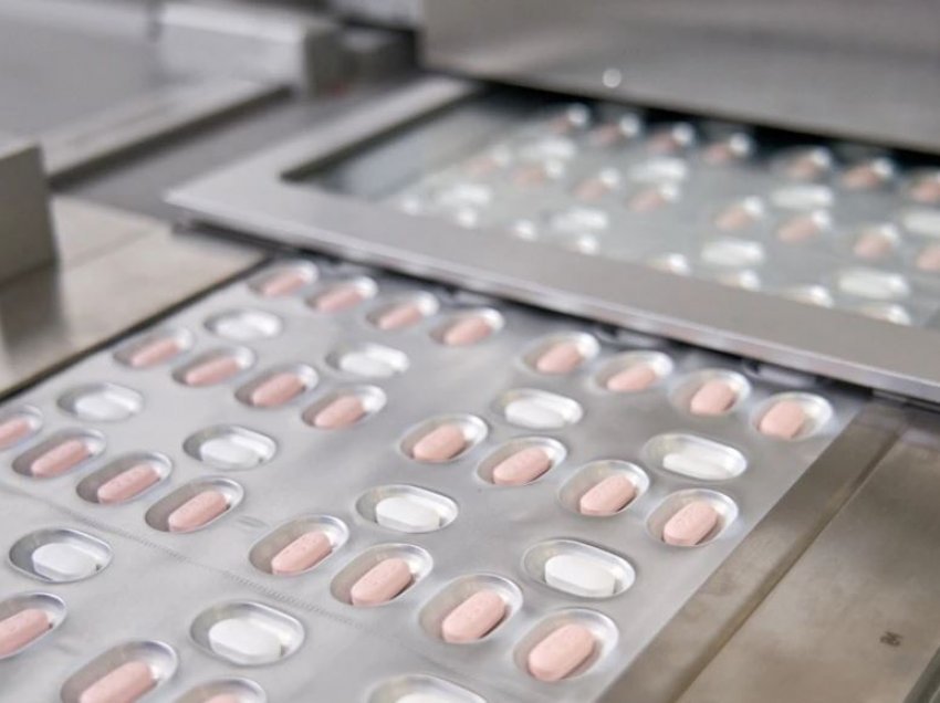 Pilula kundër COVID-19, teksa Omicron vazhdon të përhapet