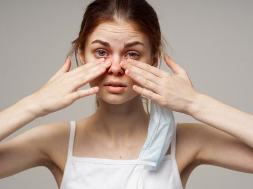 A duhet të shqetësoheni për sytë me sklepa çdo mëngjes? Mësoni çfarë tregojnë për shëndetin