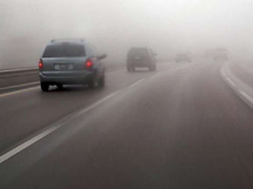 Për shkak të mjegullave ulet në 30 metra dukshmëria në rrugën Tetovë-Gajre