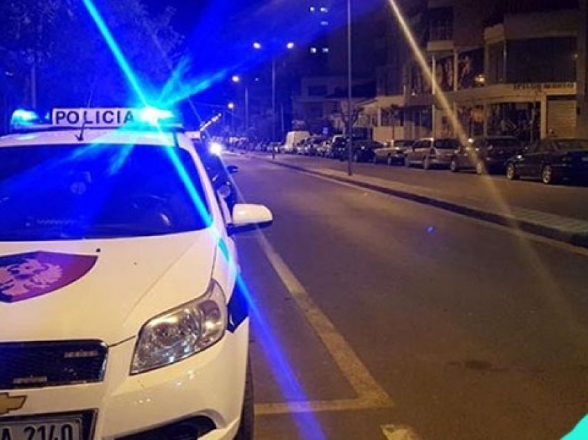 Aksident në Durrës, përplasen dy makina, plagosen shoferi e pasagjeri