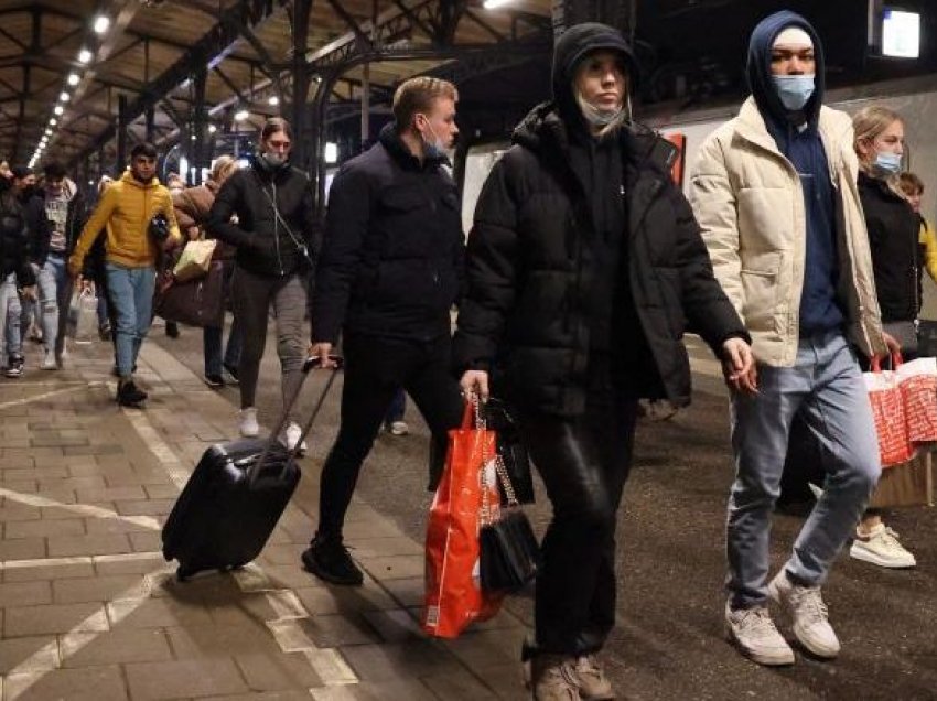 Turistët holandezë ia mësyjnë Belgjikës “për t’i shpëtuar” bllokimit të Vitit të Ri për shkak të COVID-19
