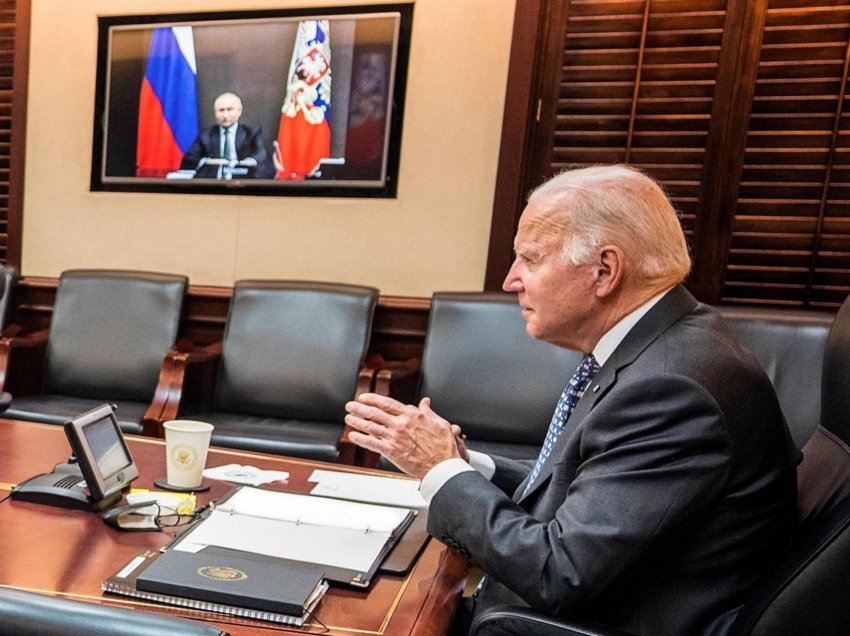 Biden kërcënon me sanksione - Putin paralajmëron për 