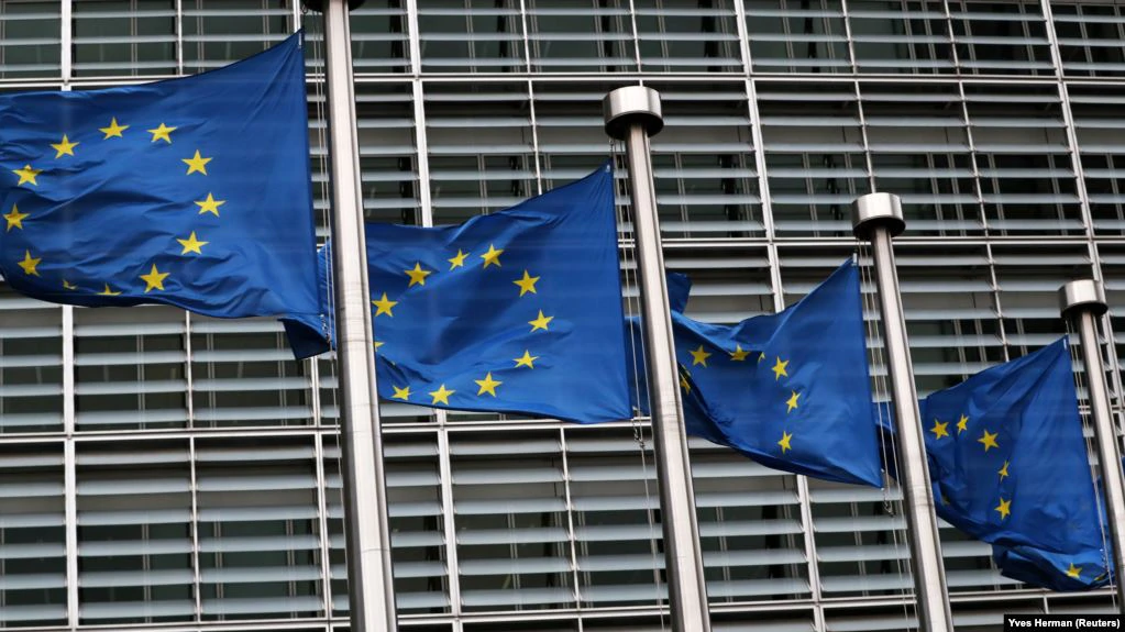 BE-ja ashpërson rregullat për hyrjen e vizitorëve