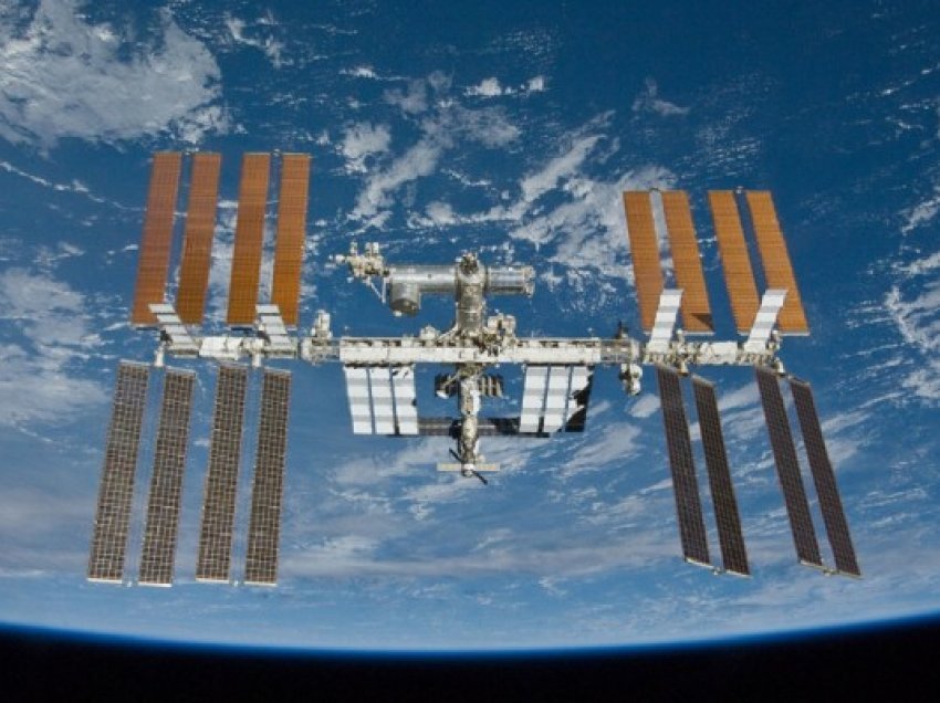 ​Astronautët e NASA-s modernizojnë rrjetin e energjisë në Stacionin Hapësinor Ndërkombëtar