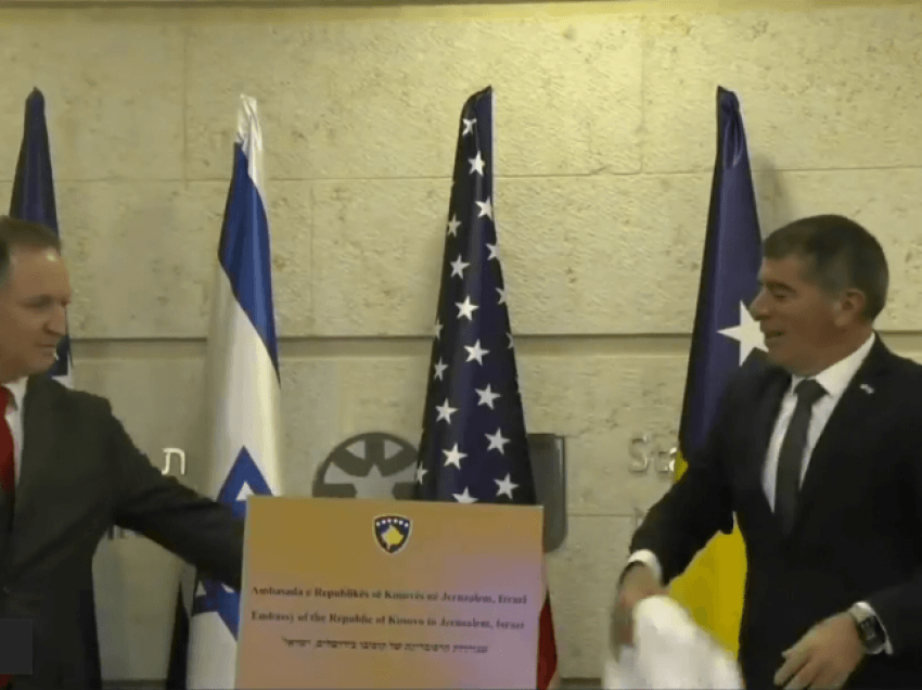 Ministri i Jashtëm i Izraelit zbulon pllakën me mbishkrimin “Ambasada e Kosovës në Jerusalem”
