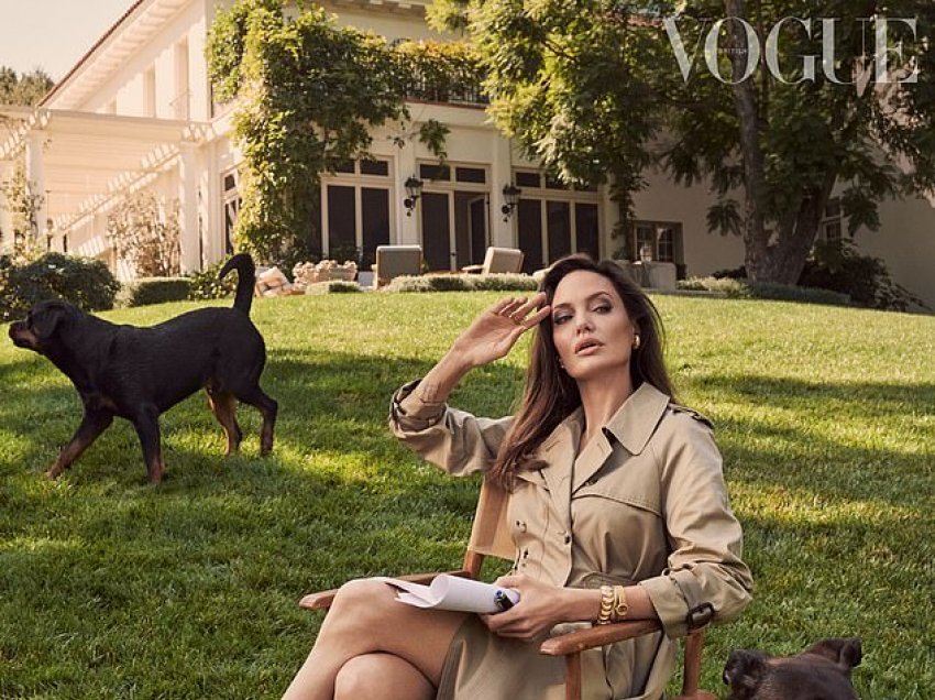 Angelina Jolie flet për rritjen e fëmijëve pas divorcit nga Brad Pitt