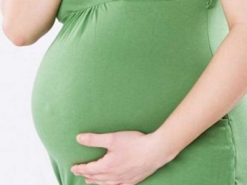 Keni rrjedhje të gjirit gjatë shtatzënisë, çfarë paralajmëron kjo gjë dhe a duhet të shqetësoheni?
