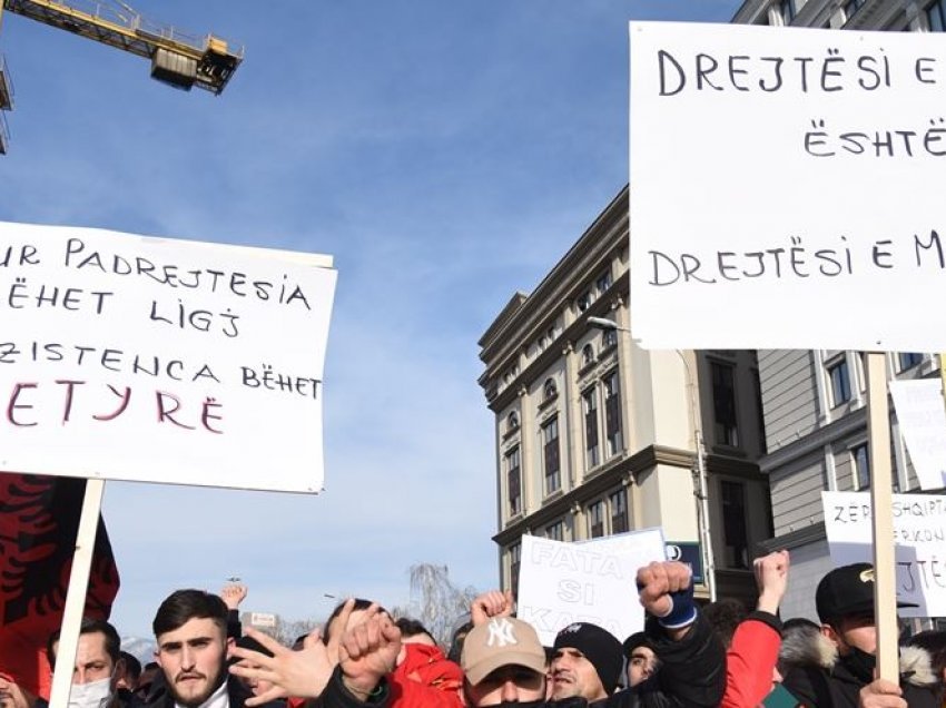 “Monstra”, gjobitet me 500 euro organizatori i protestave, Blerim Ahmedi: Policia më kërcënoi 
