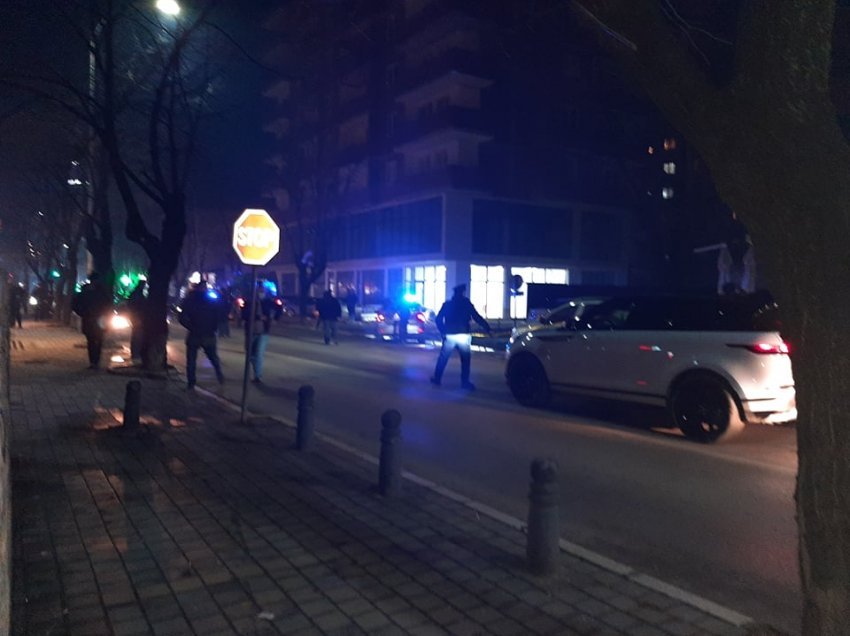 Të shtëna me armë zjarri tek Qafa në Prishtinë, plagoset një person