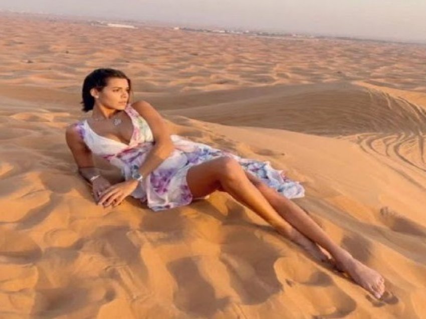 Modelja tërheqëse shkaktoi zemërim në Dubai për shkak të fotove