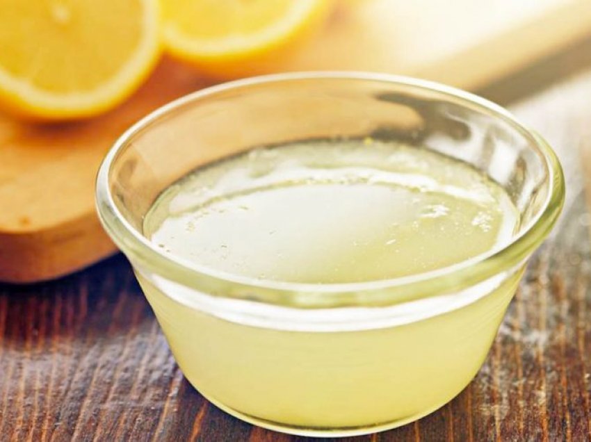 Lëng limoni me kripë – Kura që ndalon kokë dhimbjen brenda minutave