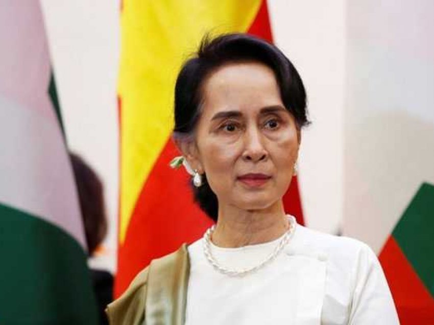 Grusht shteti në Mianmar, Aung San Suu Kyi përballet me akuza në paraburgim