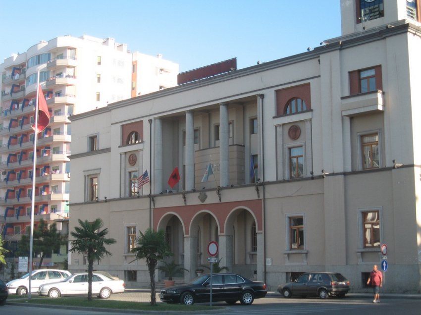 Bashkia e Durrësit, 2 mln dollarë tendera për të rregulluar rrugët brenda 84 ditëve