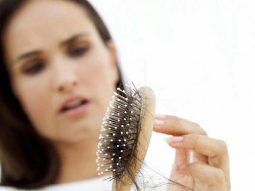 Shtatë zakone të përditshme që po dëmtojnë flokët tuaj