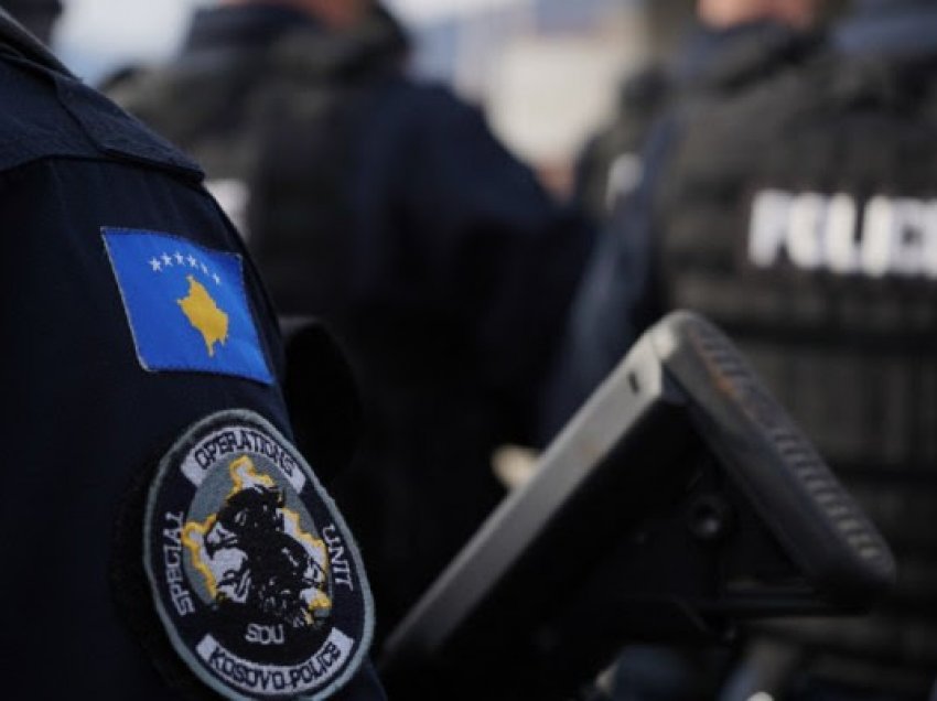​Tre policë të arrestuar në Gjakovë, rekomandohet suspendimi i katër të tjerëve