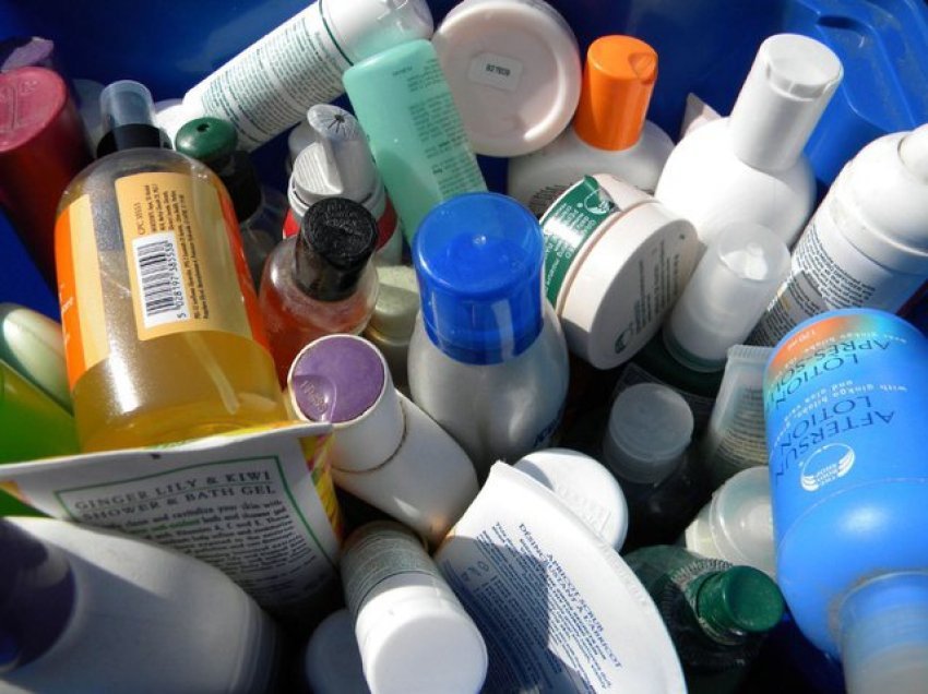 Si t'i riciklojmë kremrat dhe shampot që na kanë skaduar