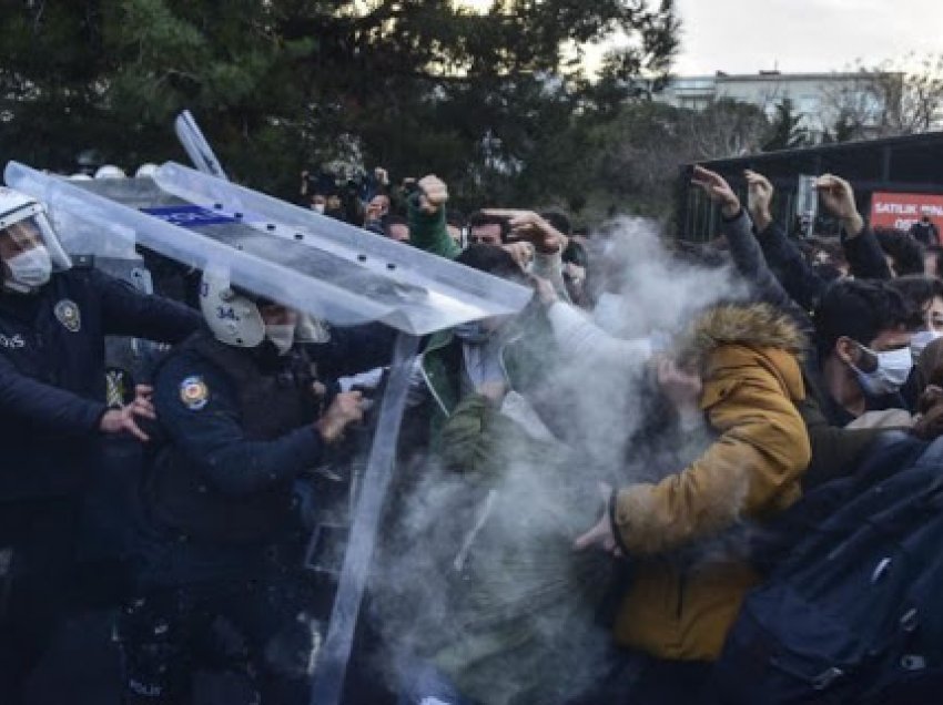 Turqi, dhjetra ndalime të tjera mes studentëve protestues
