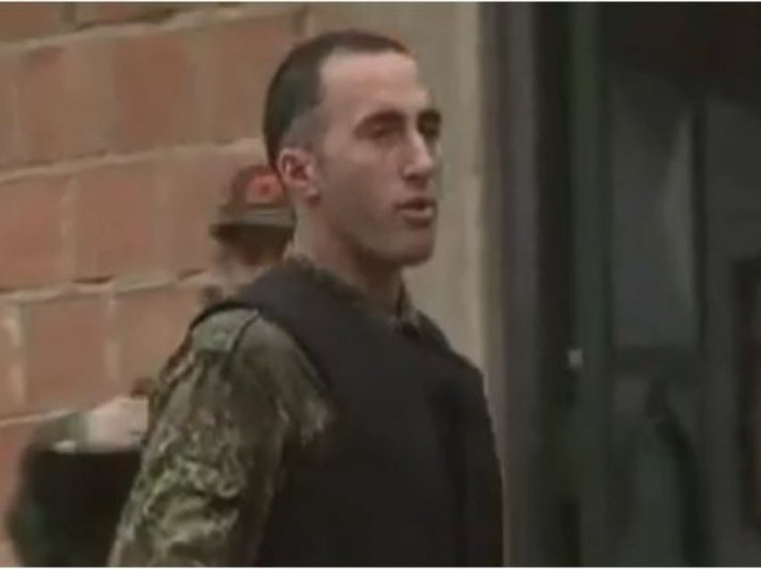 Pamje e rrallë: Stili i flokëve i Ramush Haradinajt në luftë që sot është kthyer në trend tek meshkujt