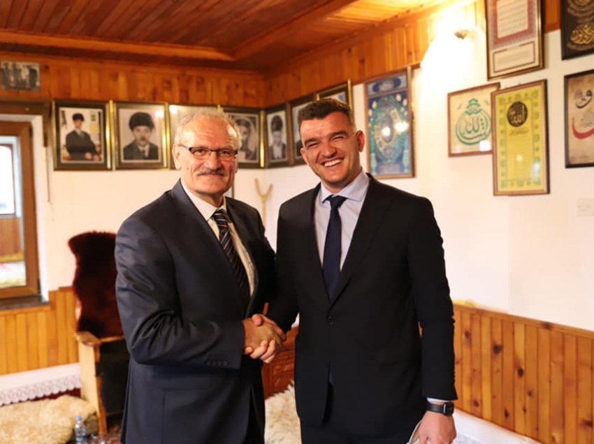 Ukaj takon ish-kryetarin e Gjakovës: E falënderova për kontributin e jashtëzakonshëm që ka dhënë në të gjitha proceset