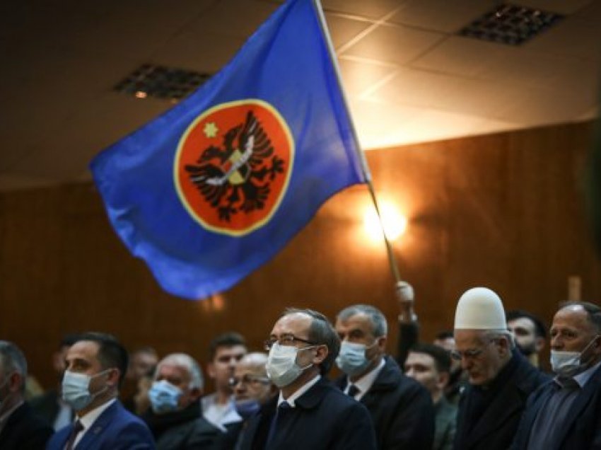 Hoti: Kosova ka dy opsione, atë të zhvillimit me LDK-në dhe të izolimit me shiritat e kuq