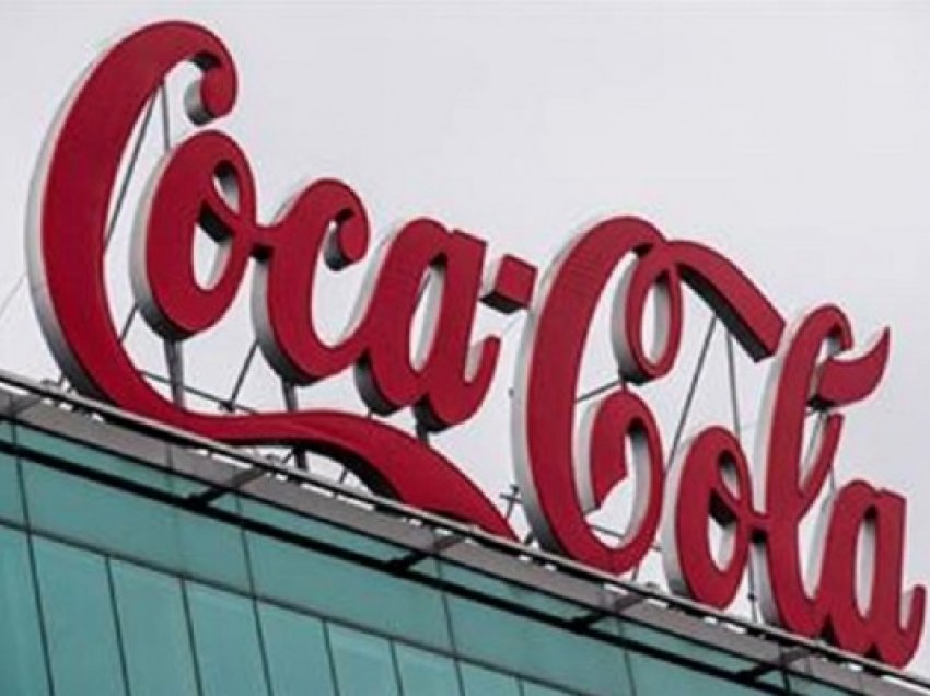 Coca-Cola kalon në shishe plastike të ricikluara