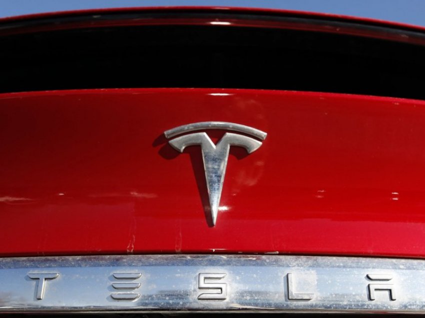 Tesla synon t’i punësojë 12 mijë punëtorë