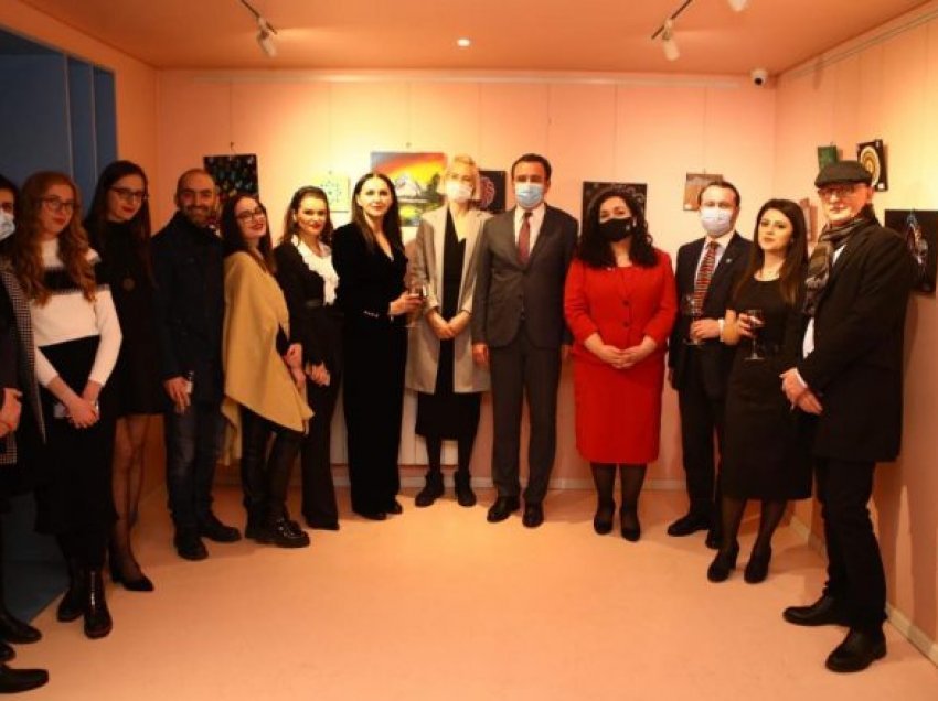 Osmani e Kurti takojnë komunitetin artistik: Imazhi i Kosovës do të përmirësohet