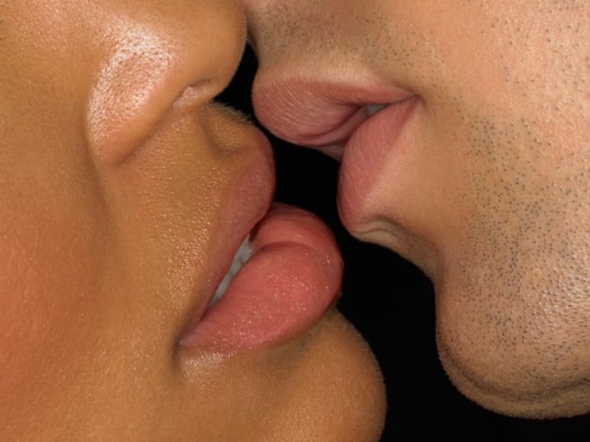 Besojeni ose jo, puthjet iu ndihmojnë të bini në peshë