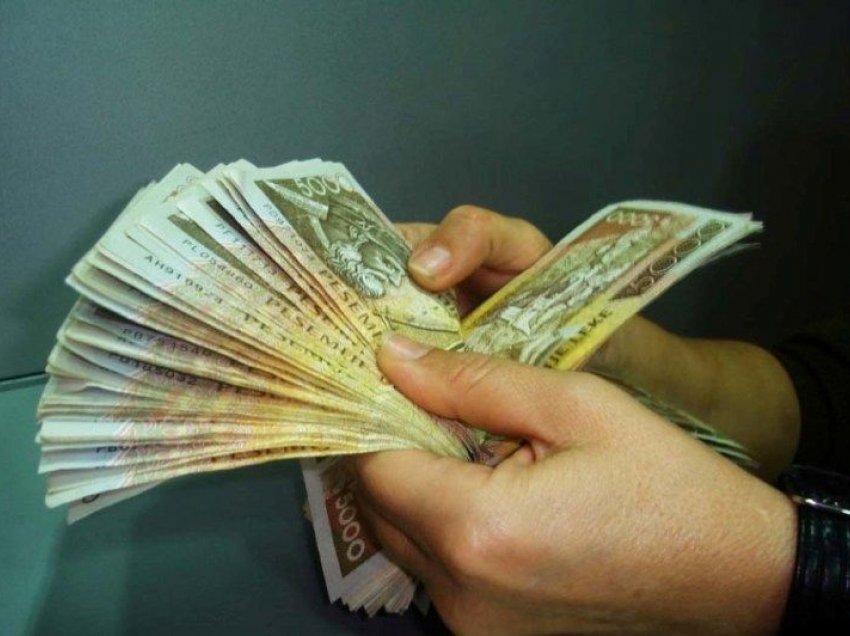“Më vodhën paratë, ishte një grua…”, 45 vjeçarja denoncon vjedhjen e një shumë të madhe parash