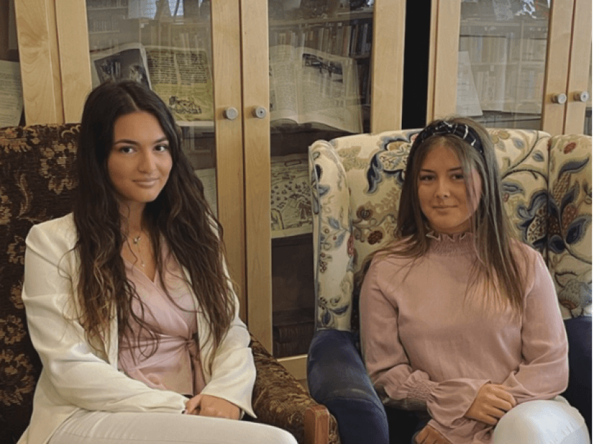 Dy vajzat e reja në Angelholm të Suedisë, Teuta Zeneli dhe Albina Ibrahimi, dolën me librin e tyre të parë në Suedi