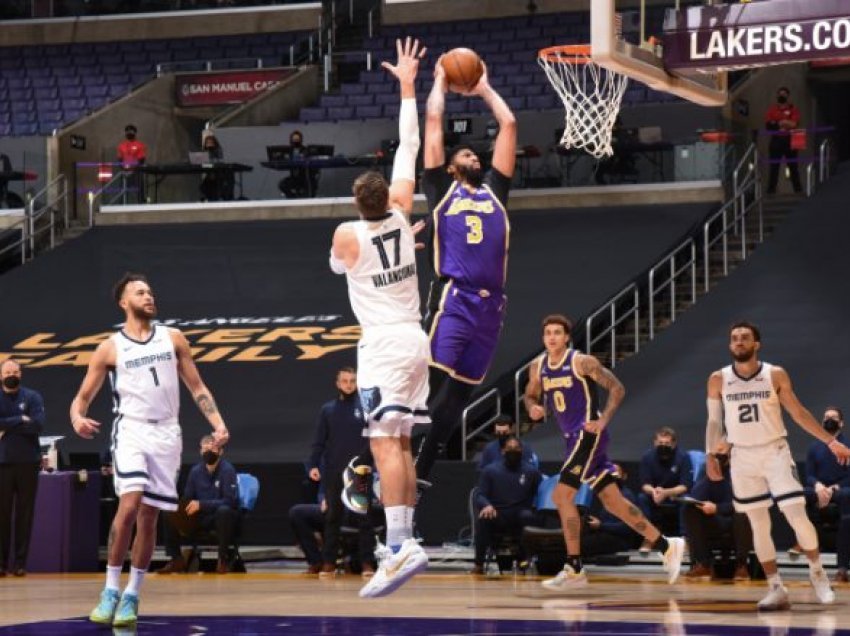 Lakers marrin fitoren e shtatë radhazi, Jazz të fortë për Bucks