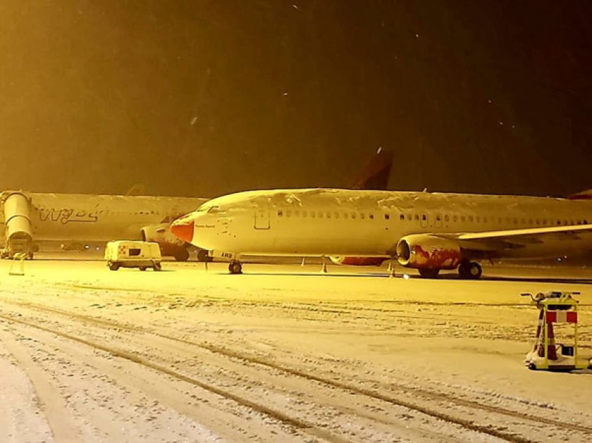 Bora ‘bllokon’ aeroportin/ Tirana International Airport: Anulohen 2 fluturime, pista do jetë e mbyllur deri në orën 02:00