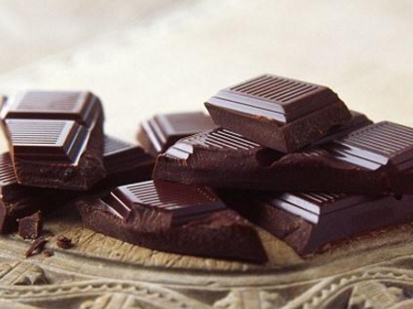 Ngrënia e çokollatës mund të ndihmojë në uljen e presionit të gjakut