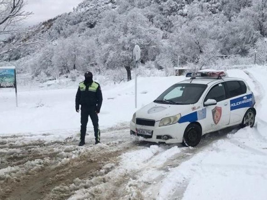 Policia thirrje shoferëve: Vendosni gomat e dimrit, mos lëvizini pa zinxhirë